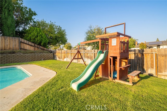 9422 Meadow Street, Rancho Cucamonga CA: https://media.crmls.org/medias/b27fb6a9-2d92-4534-84d0-6b4335982971.jpg