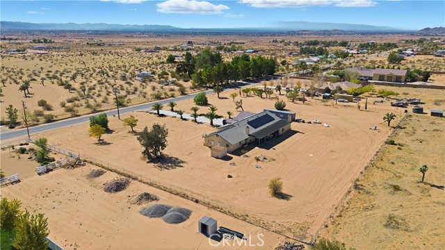 Detail Gallery Image 10 of 22 For 24030 Cahuilla Rd, Apple Valley,  CA 92307 - 4 Beds | 3 Baths