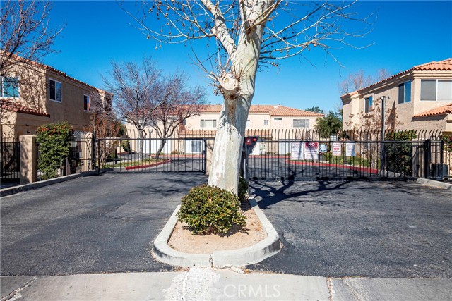 Detail Gallery Image 24 of 39 For 43473 30th St #4,  Lancaster,  CA 93536 - 3 Beds | 2/1 Baths