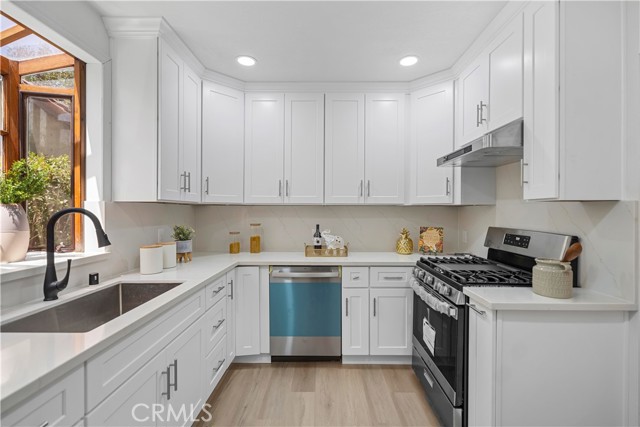 336 N Crescent Heights Boulevard, Los Angeles CA: https://media.crmls.org/medias/b281a384-5071-4d50-82e0-abf0801ddde6.jpg