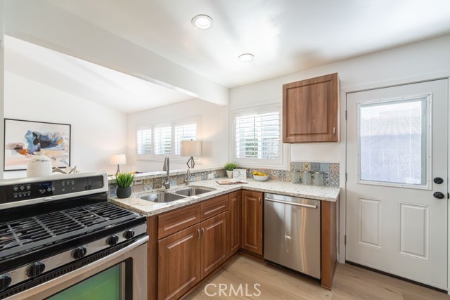 Detail Gallery Image 10 of 25 For 309 E Silva St, Long Beach,  CA 90805 - 2 Beds | 1 Baths