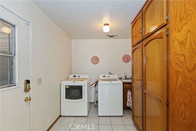 7486 Earhart Avenue, Hesperia CA: https://media.crmls.org/medias/b2835f94-fbc1-4bc5-ac18-d22e2562a73f.jpg