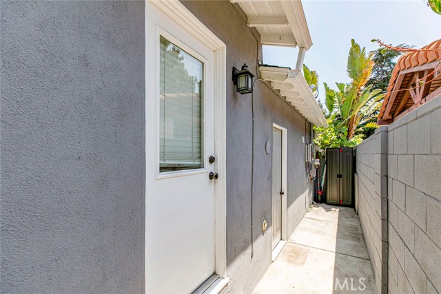 15409 Wyandotte Street, Van Nuys CA: https://media.crmls.org/medias/b28365d7-f3dc-4896-ac42-0efe7129ad59.jpg