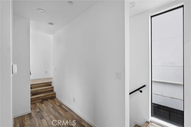 Detail Gallery Image 8 of 17 For 4136 1/4 Normal Ave #1/4,  Los Angeles,  CA 90029 - 2 Beds | 2 Baths