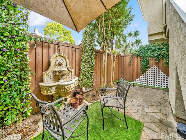 Detail Gallery Image 11 of 29 For 2463 Irvine Ave #B2,  Costa Mesa,  CA 92627 - 3 Beds | 2 Baths