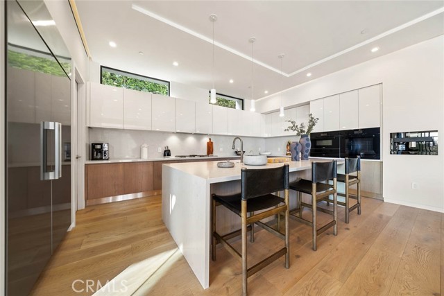 1947 Glencoe Way, Los Angeles CA: https://media.crmls.org/medias/b284c37d-16b5-4002-aa65-7873da18f6ad.jpg