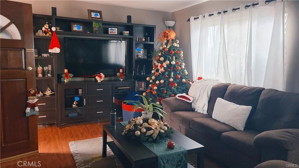 https://media.crmls.org/medias/b2854ed5-5896-479b-9c51-9ac22ff2688f.jpg?preset=X-Large