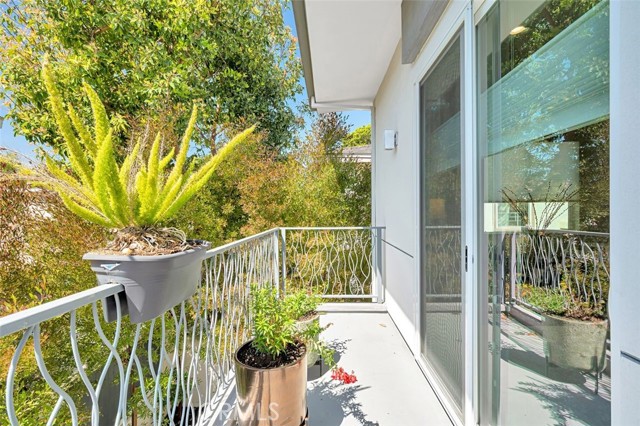 balcony/deck off  primary bedroom