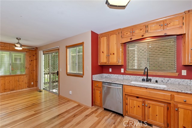 Detail Gallery Image 8 of 32 For 23819 Scenic Dr, Crestline,  CA 92325 - 2 Beds | 1/1 Baths