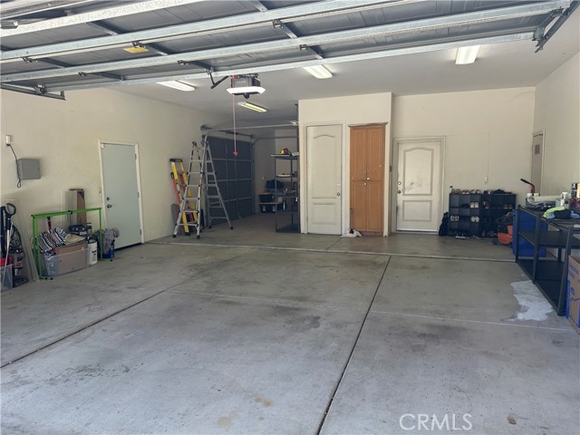 9003 Forest Oaks Court, Bakersfield CA: https://media.crmls.org/medias/b286c1b3-44b4-4857-aca6-95957eb5048e.jpg