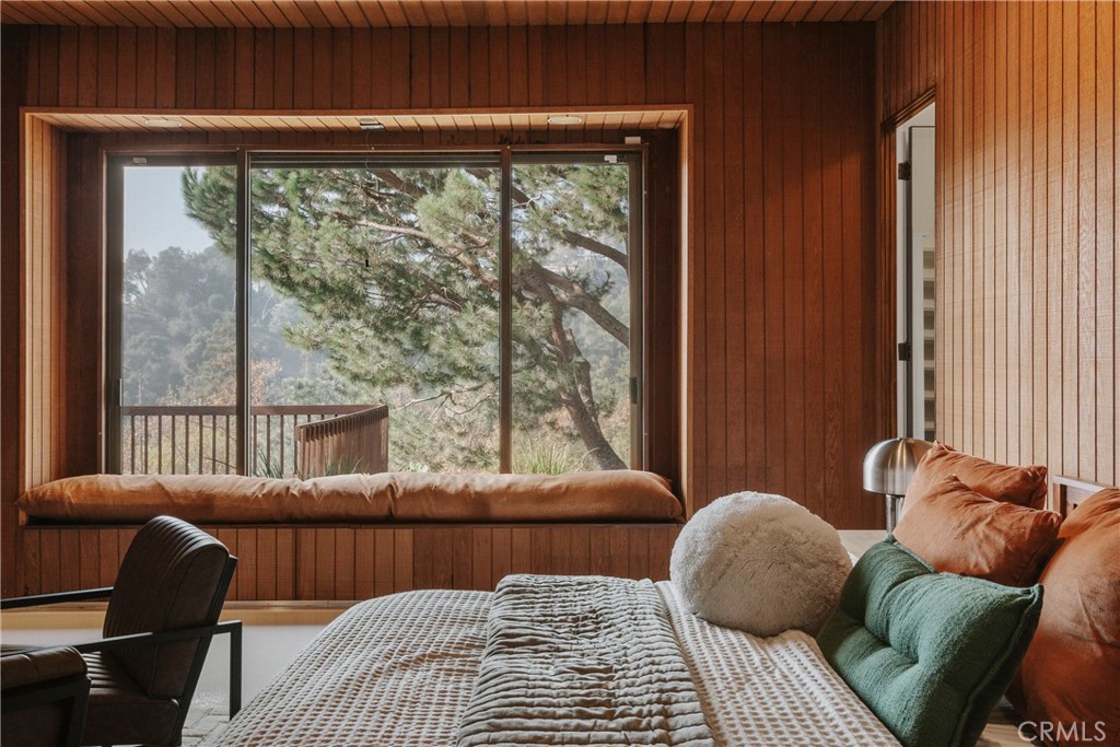 https://media.crmls.org/medias/b2873df8-4463-497e-962f-1595452d46b3.jpg?preset=X-Large