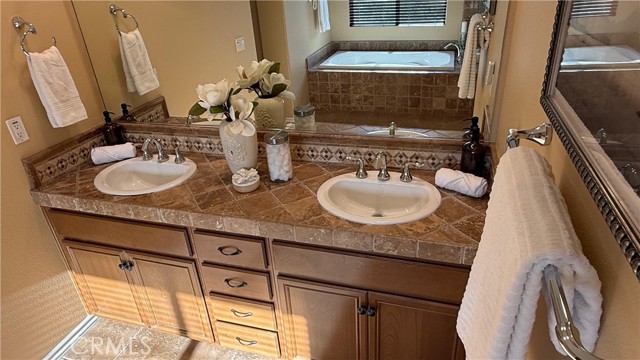 Detail Gallery Image 10 of 17 For 8501 Browns Creek, Canoga Park,  CA 91304 - 5 Beds | 3 Baths