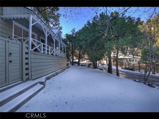 855 Lake Drive, Lake Arrowhead CA: https://media.crmls.org/medias/b288db67-90ee-4ad1-a5de-9a5439bf9d62.jpg