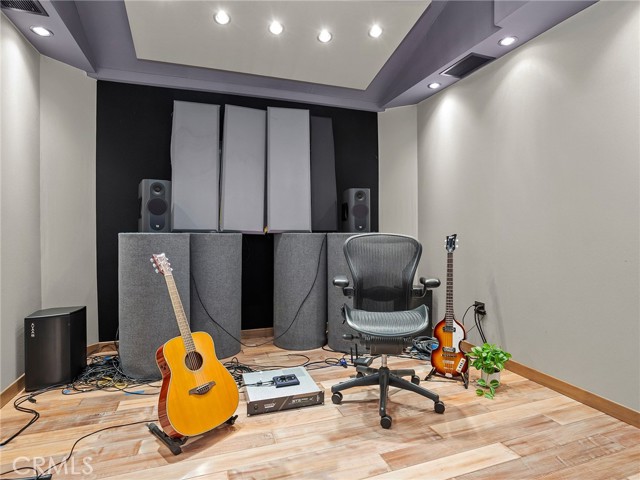 5762 Andasol Avenue, Encino CA: https://media.crmls.org/medias/b28985d0-022f-4513-8844-4e290b65a7a9.jpg