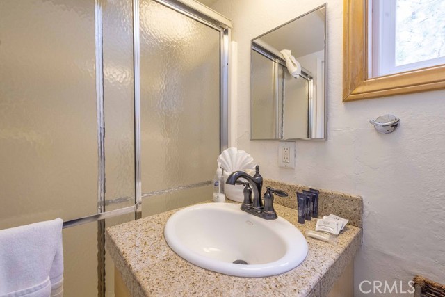 Detail Gallery Image 17 of 28 For 42569 Willow Ave, Big Bear Lake,  CA 92315 - 2 Beds | 2 Baths