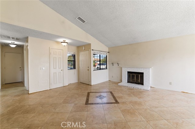 Detail Gallery Image 6 of 32 For 13898 Red Mahogany, Moreno Valley,  CA 92553 - 2 Beds | 2 Baths