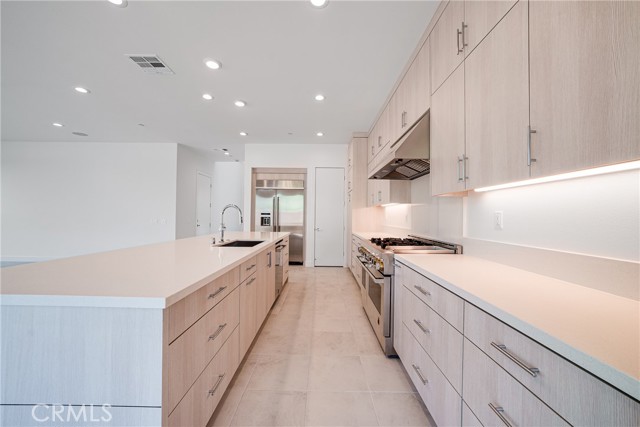 Detail Gallery Image 9 of 31 For 121 Wild Flower, Lake Forest,  CA 92630 - 5 Beds | 5 Baths