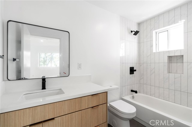 Detail Gallery Image 17 of 27 For 2517 Alsace #1/2,  Los Angeles,  CA 90016 - 3 Beds | 4 Baths