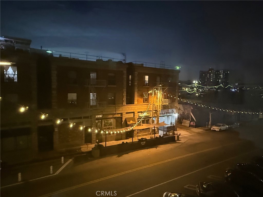 https://media.crmls.org/medias/b28ab190-bb15-4764-a833-9f61a53867fe.jpg?preset=X-Large