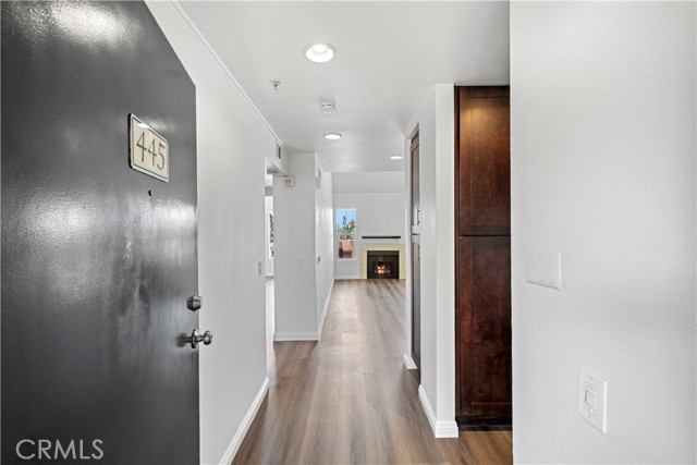 450 E 4th Street, Santa Ana CA: https://media.crmls.org/medias/b28b337a-5fda-4655-9b65-f2df0333e89b.jpg