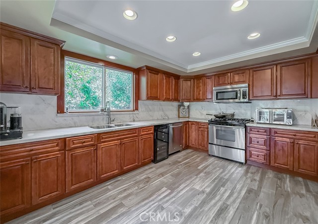 17547 Rushing Drive, Granada Hills CA: https://media.crmls.org/medias/b28b89c5-2927-40bf-9488-390d2997ef83.jpg