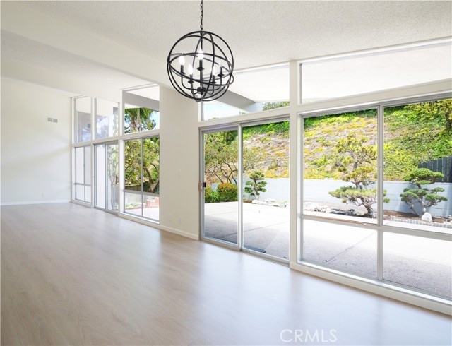 Living Rm / Dining Rm Living Rm / Dining Rm