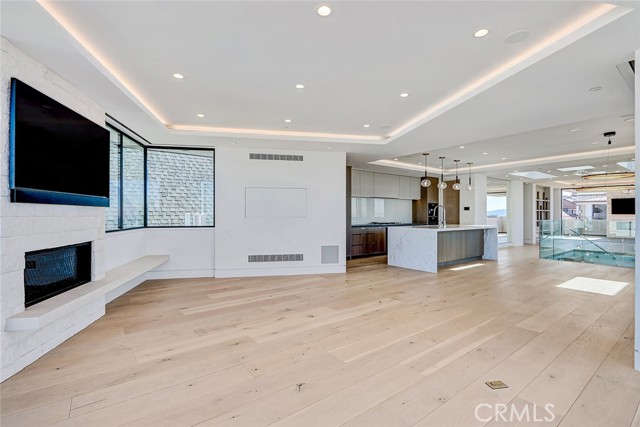 Detail Gallery Image 5 of 47 For 2016 Ocean, Manhattan Beach,  CA 90266 - 5 Beds | 5/2 Baths