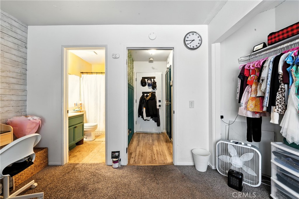 https://media.crmls.org/medias/b28c4130-4bd2-4f04-b546-3b2e651ffd6e.jpg?preset=X-Large