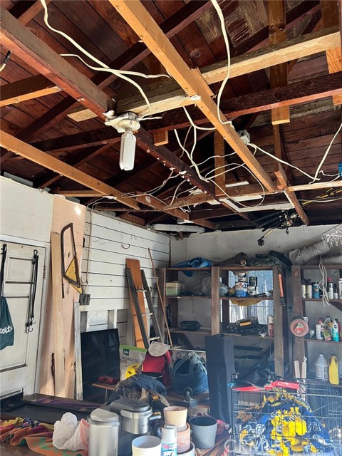 9312 Garden View Avenue, South Gate CA: https://media.crmls.org/medias/b28d8cff-467b-4785-8548-9d00f7cda5d3.jpg