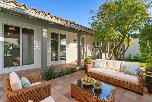 Detail Gallery Image 4 of 50 For 2028 Vista Cajon, Newport Beach,  CA 92660 - 3 Beds | 2/1 Baths