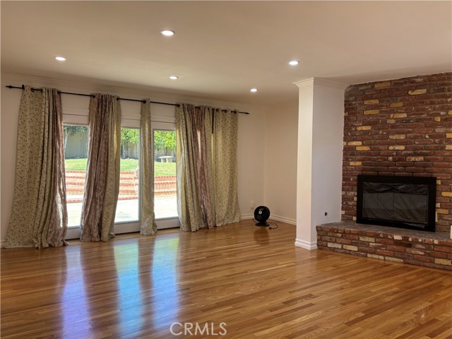 1631 Leycross Drive, La Canada Flintridge CA: https://media.crmls.org/medias/b28fa67d-9aa7-4105-bc74-78d43caa6c90.jpg