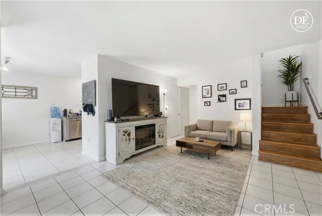 Detail Gallery Image 6 of 57 For 5428 E Snow Wood Cir #82,  Anaheim,  CA 92807 - 3 Beds | 1/1 Baths