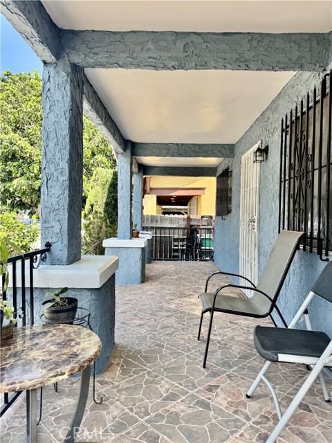 916 W 53rd ST Street, Los Angeles CA: https://media.crmls.org/medias/b292cb91-59da-4d1b-b614-bf58b4ab3659.jpg
