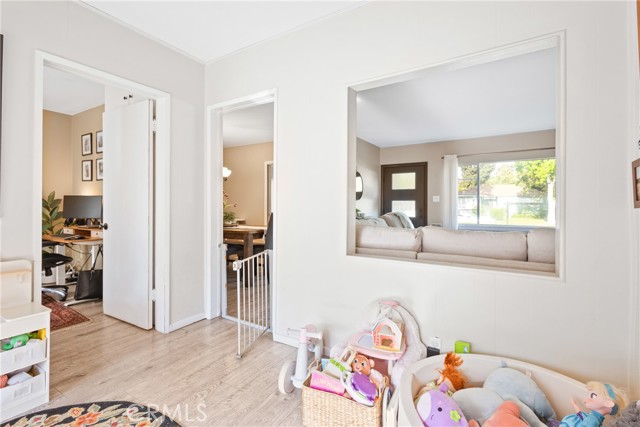 745 N Laurel Avenue, Upland CA: https://media.crmls.org/medias/b292ddca-048c-4d62-9e92-19873289e7b1.jpg