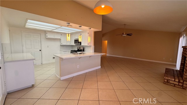 Detail Gallery Image 10 of 36 For 13677 Ivanpah, Apple Valley,  CA 92308 - 3 Beds | 2 Baths