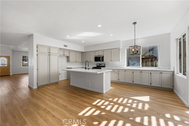 Detail Gallery Image 17 of 60 For 5640 Eisenhower Way, Palmdale,  CA 93552 - 4 Beds | 3 Baths