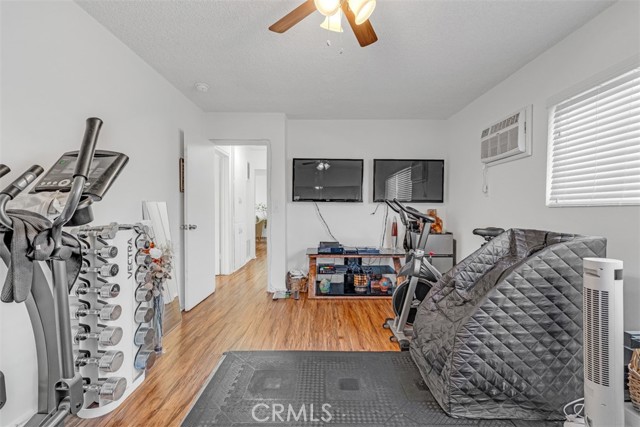 6640 Darby Avenue, Reseda CA: https://media.crmls.org/medias/b29593af-603b-4c03-b808-a7ea26a7b1dc.jpg