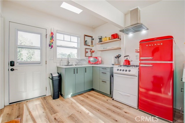 5239 Barker Drive, Los Angeles CA: https://media.crmls.org/medias/b295a4b8-3480-4ed8-8833-3126aeefc202.jpg