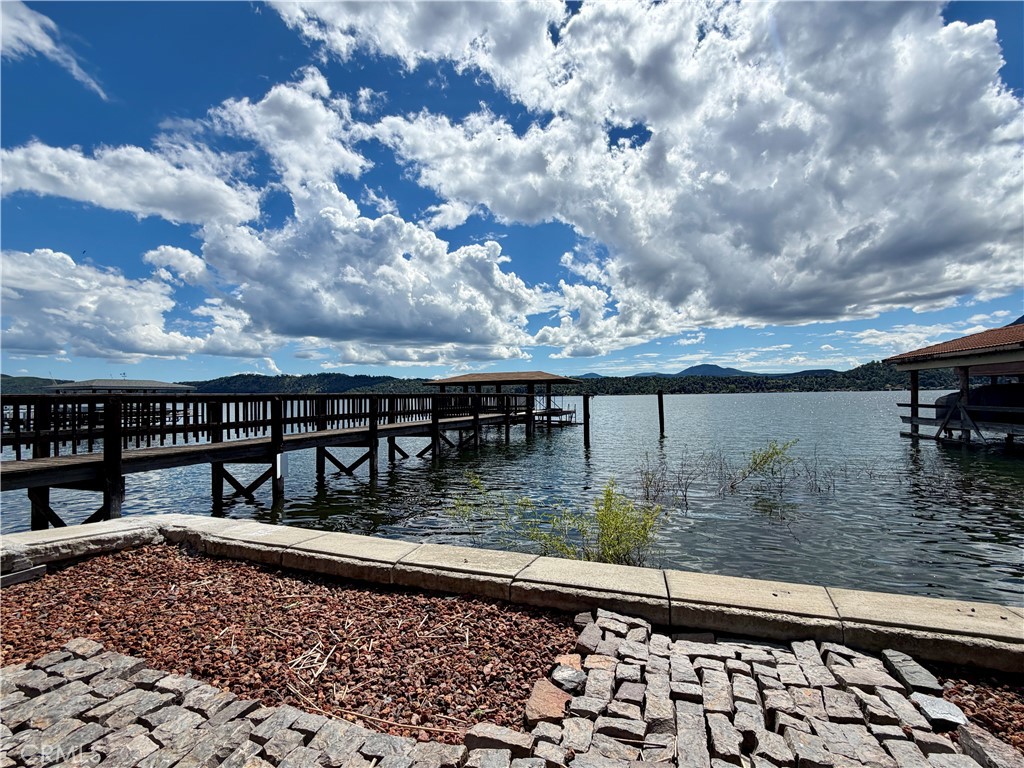 https://media.crmls.org/medias/b297018f-2bee-4901-ba60-7b8b2e1d523d.jpg?preset=X-Large