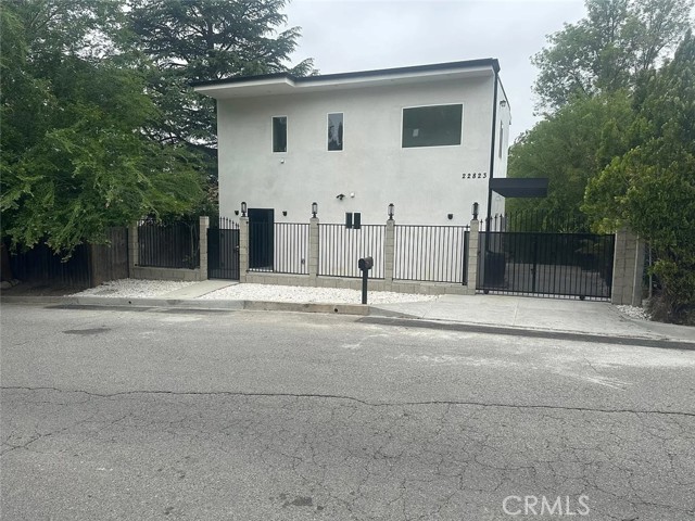 Detail Gallery Image 9 of 10 For 22823 Crespi St.,, Woodland Hills,  CA 91364 - 2 Beds | 2/1 Baths