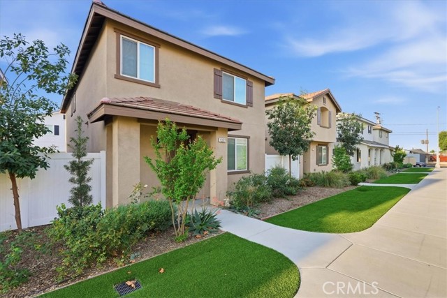 Detail Gallery Image 3 of 37 For 1207 Garnet Ct, Colton,  CA 92324 - 3 Beds | 2/1 Baths