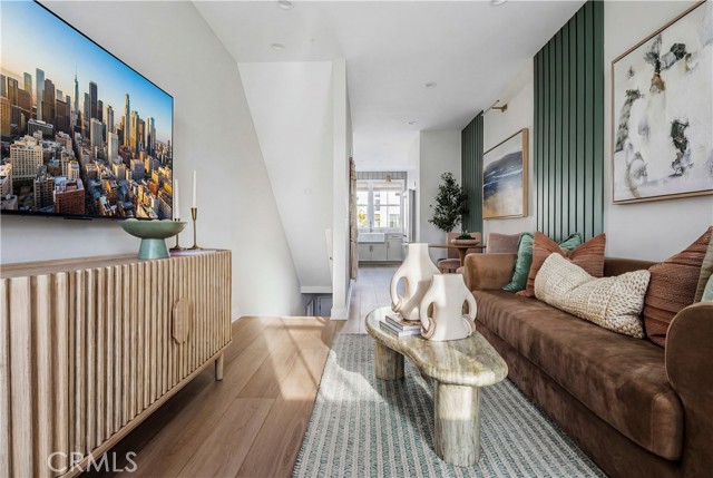 Detail Gallery Image 2 of 10 For 12720 Azure Way #29,  Hawthorne,  CA 90250 - 1 Beds | 1/1 Baths