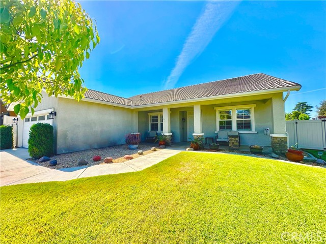 Detail Gallery Image 1 of 30 For 35579 Country Creek Dr, Yucaipa,  CA 92399 - 4 Beds | 2 Baths