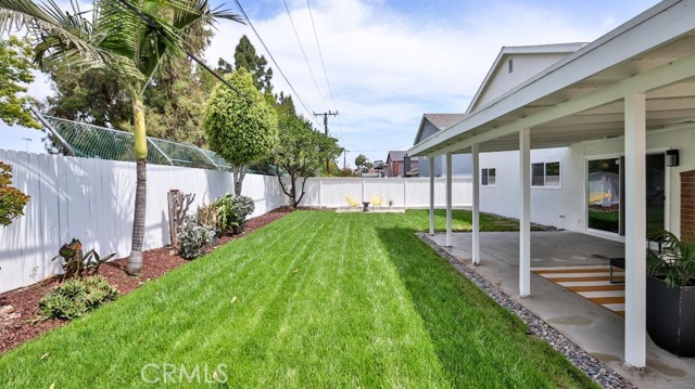 2737 Lorenzo Avenue, Costa Mesa CA: https://media.crmls.org/medias/b299f12e-7a28-497b-8a3f-1d8fdc99c890.jpg