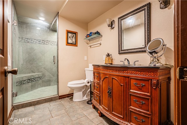 Detail Gallery Image 4 of 8 For 5853 Aurora Ave, Jurupa Valley,  CA 91752 - 6 Beds | 3/1 Baths