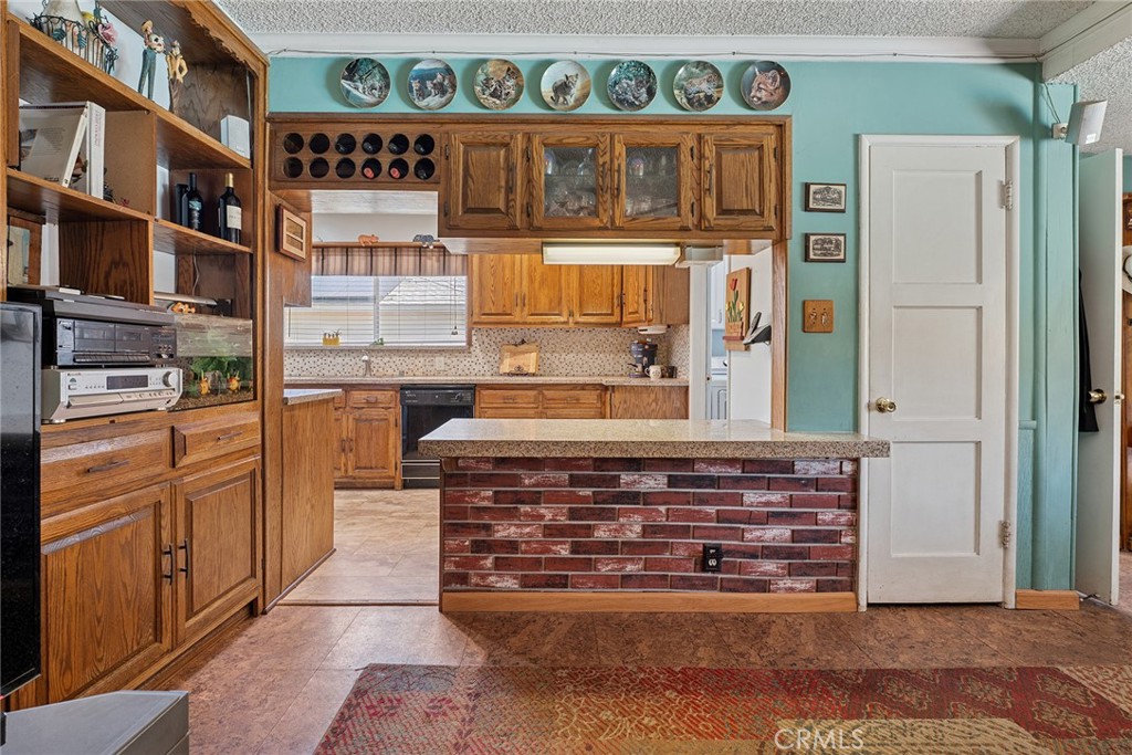 https://media.crmls.org/medias/b29aa800-7e46-42c0-8005-4f67bdf201b0.jpg?preset=X-Large