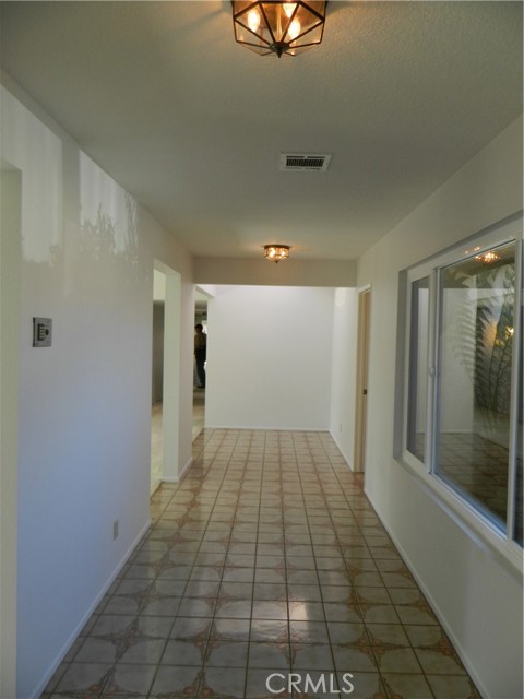 Detail Gallery Image 2 of 30 For 888 via Maria, Upland,  CA 91784 - 3 Beds | 3/1 Baths