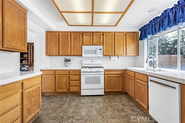 Detail Gallery Image 10 of 34 For 15232 Golden Sands St, Lake Elsinore,  CA 92530 - 4 Beds | 2/1 Baths