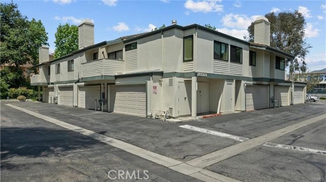 10500 Sunland Boulevard, Sunland CA: https://media.crmls.org/medias/b29b0981-8ad6-457f-a460-fb967a0c2a78.jpg