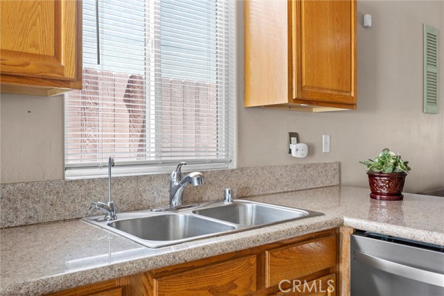 231 Sunny Meadow Drive, Bakersfield CA: https://media.crmls.org/medias/b29b6f0a-5dd6-4630-8bd2-845c59610cc1.jpg